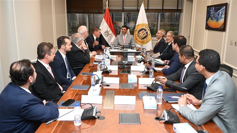 لقاء وزير الصناعة