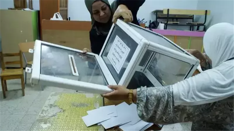 الجزائريون ينتخبون
