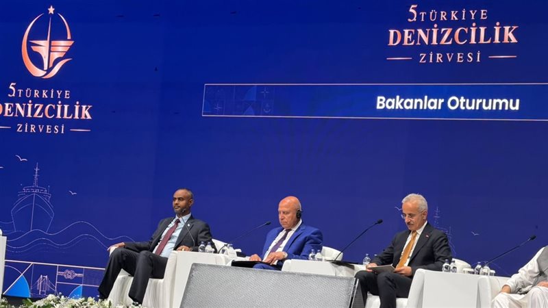 وزيرالنقل خلال القمة