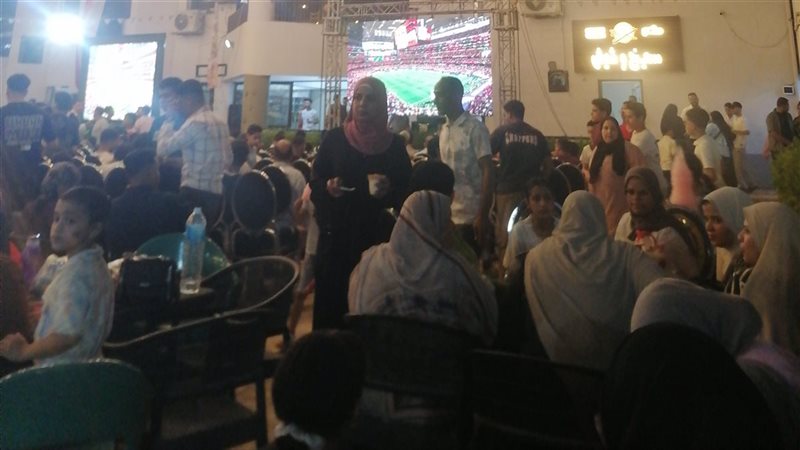 حشود جماهيرية تملأ
