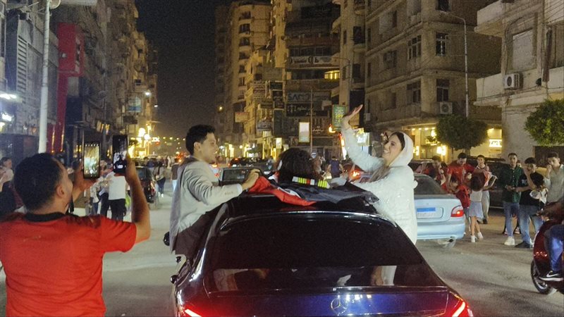 عريس وعروسة في شوارع