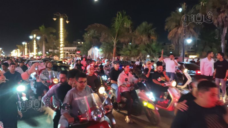 احتفالات ضخمة تجوب
