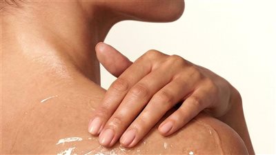 التخلص من حبوب الظهر في الصيف بطرق طبيعية وخطوات بسيطة