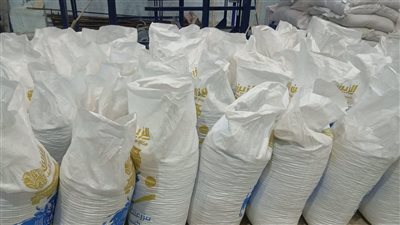 التحفظ على 15 طن أعلاف فاسدة داخل مصنع يعمل بدون ترخيص بالفيوم
