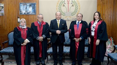رئيس جامعة المنصورة: أكبر باحثة دكتوراه تقدم رسالة للأجيال بأن العلم لا يتوقف عند عمر