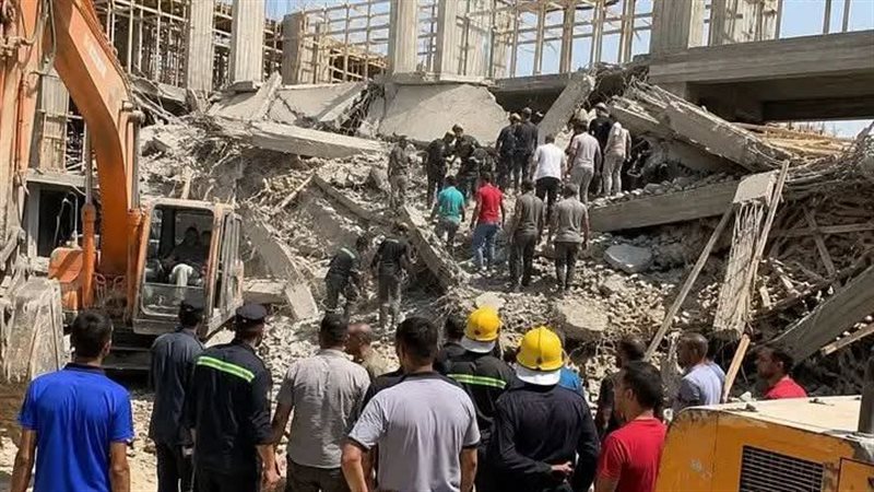 انهيار سقف مصنع تحت