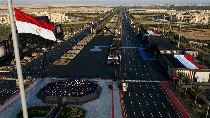 عرض عسكري مهيب، فيتو