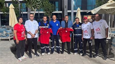 الجهاز الفني لمنتخب الشباب يكرم طاقم إسعاف مدرب الحراس