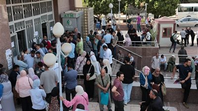 إقبال كبير على سحب كراسات شروط شقق الإسكان التعاوني (صور)