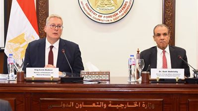 وزيرا الخارجية والبترول يعقدان جلسة إحاطة مع ممثلي السفارات الأجنبية حول قطاع الطاقة (صور)