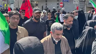 بعد ظهوره المفاجئ في مراسم تشييع خامنئي، ما الدور الذي سيلعبه أحمدي نجاد؟  