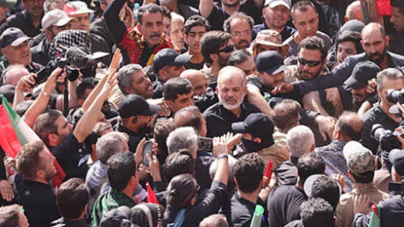 أحمد وحيدي في جنازة