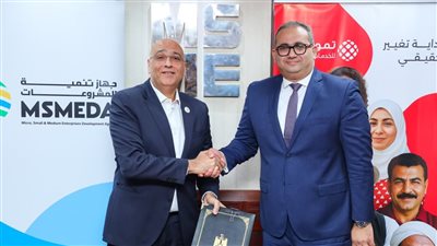 تنمية المشروعات يوقع عقدين مع إحدى الشركات بقيمة 350 مليون جنيه