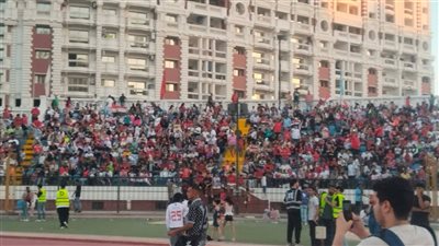 استاد الإسكندرية يمتلأ بالجماهير لتشجيع مصر أمام الأرجنتين (فيديو وصور)