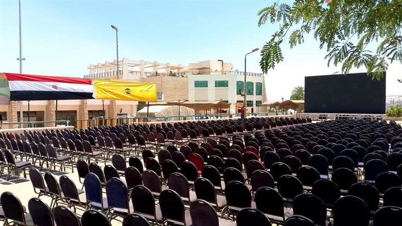 شاشة عرض عملاقة بالمقاولون