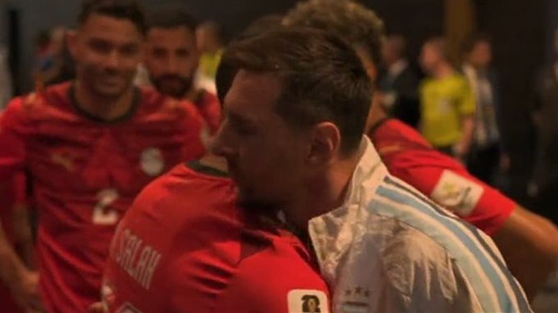ميسي وصلاح 