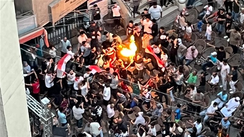 احتفالات، فيتو