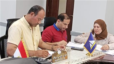 رئيس مدينة دمياط يلتقي المواطنين لبحث شكواهم في اليوم المفتوح
