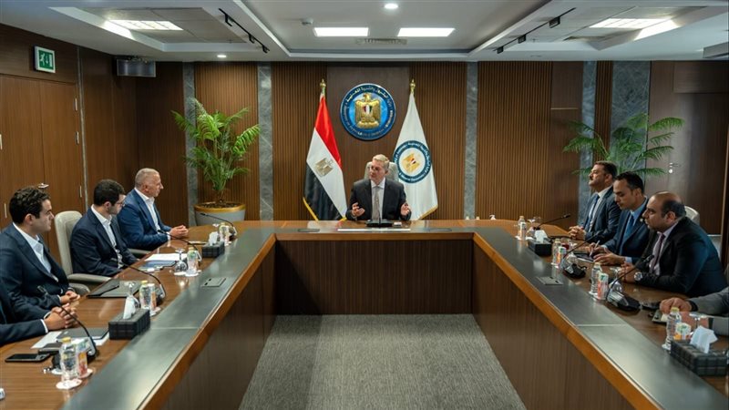 لقاء وزير البترول