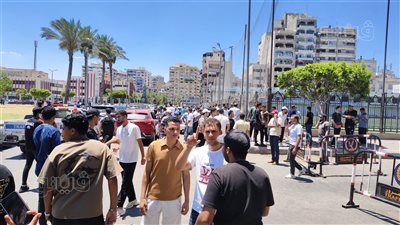 عايز كائن فضائي علشان يحله، طالب ثانوية عامة ببورسعيد يشتكي من امتحان الفيزياء (فيديو) 