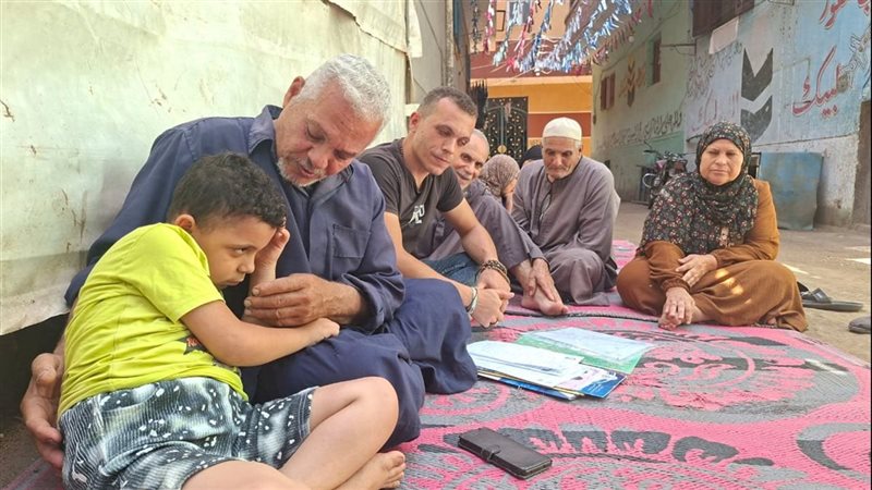طفل الضمور وأسرته،