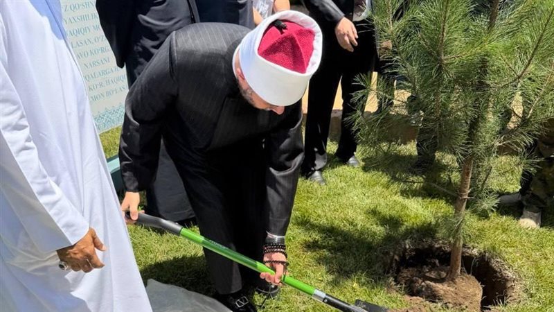 وزير الأوقاف يزور
