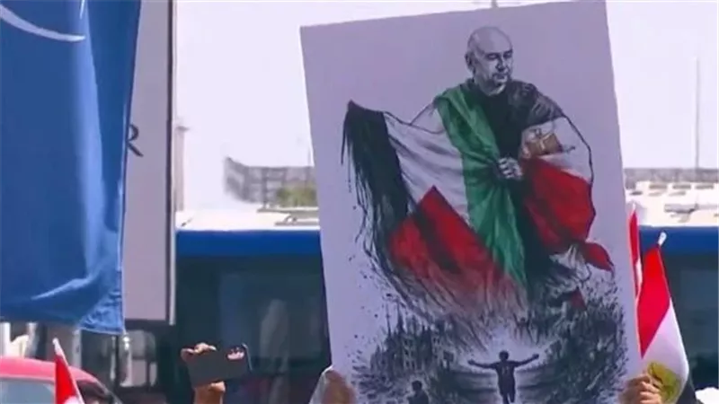 حسام حسن وعلم فلسطين