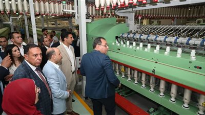 وزير الصناعة يتفقد مجمع مصانع شركة مصر للغزل والنسيج بالمحلة
