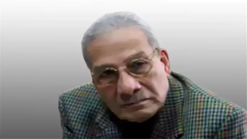 الكاتب الصحفى سلامة
