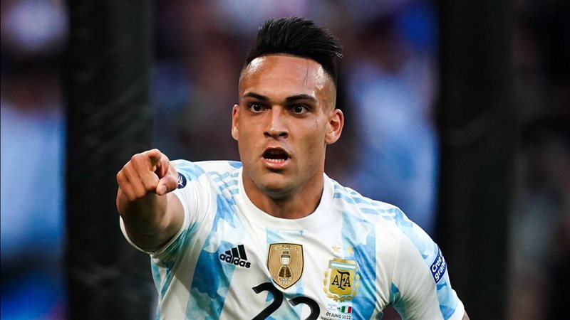 مارتينيز لاعب الأرجنتين