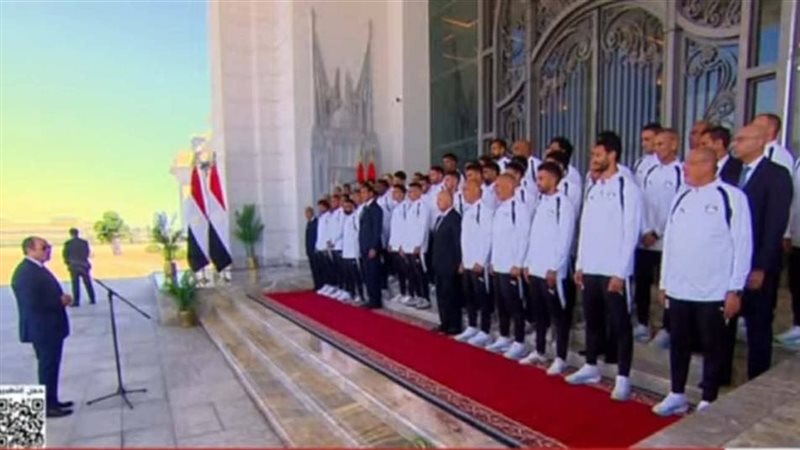 الرئيس السيسي يكرم