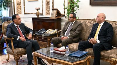مدبولي يستقبل الرئيس التنفيذي الجديد لجهاز تنمية المشروعات المتوسطة والصغيرة ومتناهية الصغر 