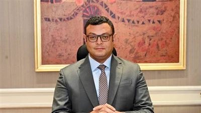 سر إزالة صورة شريف الشربيني من لوحة شرف وزراء الإسكان