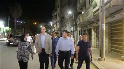  محافظ دمياط يجري جولة مفاجئة لتفقد منظومة النظافة بمدينة الزرقا (صور)