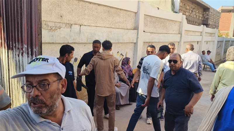 تفتيش الطلاب علي