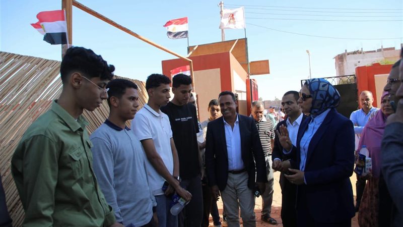 لقاء المحافظ بالطلاب