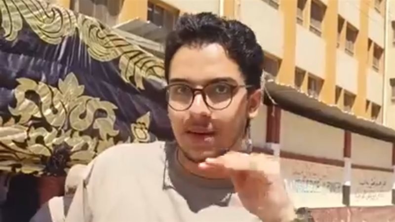 احد طلاب الثانوية