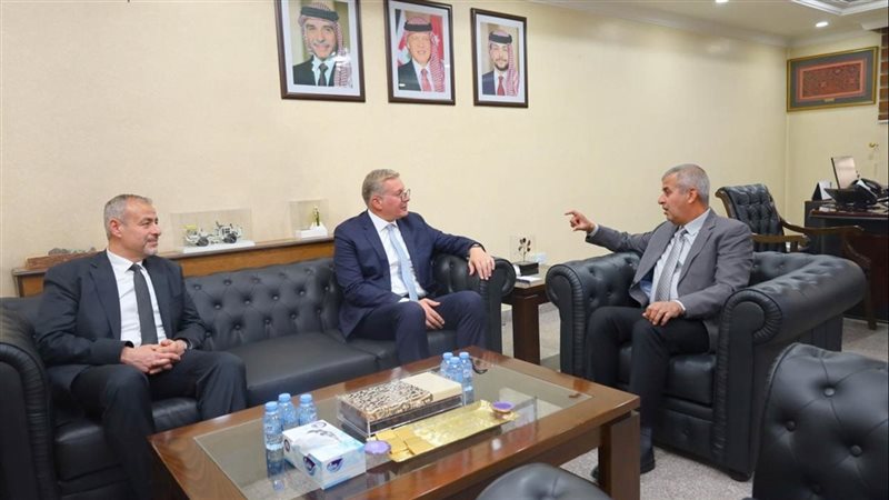 وزير البترول مع نظيره