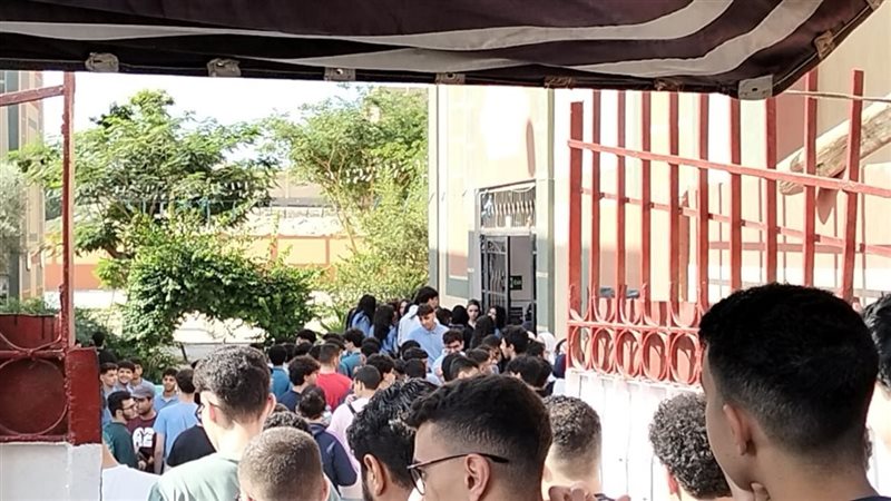 توافد طلاب الثانوية