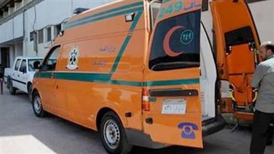 سيارة نقل طائشة تدهس شخصين يستقلان دراجة نارية في أسوان