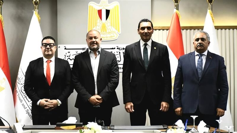 لحظة توقيع اتفاقية