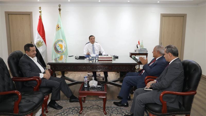 وزير الزراعة وممثل