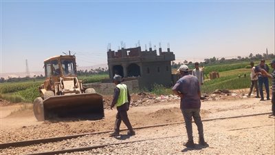 غلق 20 معبرًا غير قانوني على السكك الحديدية بدشنا حماية للمواطنين