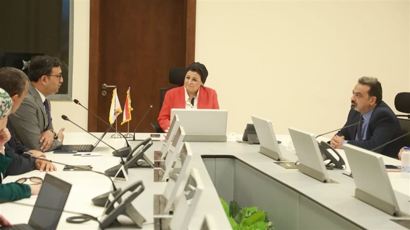 د. عبلة الألفي والمدير