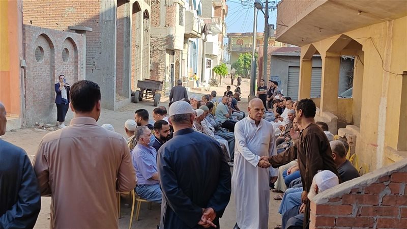 توافد المعزين على