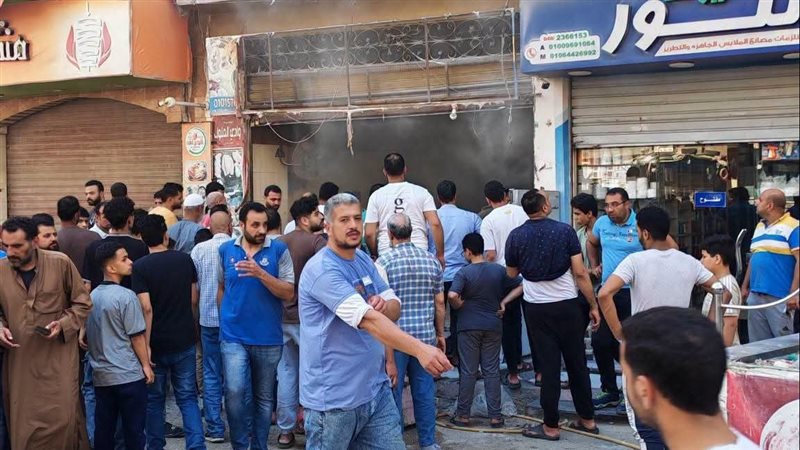 النيران تلتهم محل