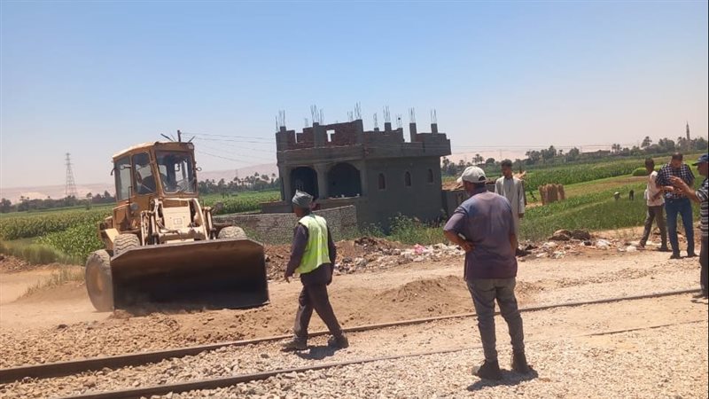 غلق 20 معبرًا غير