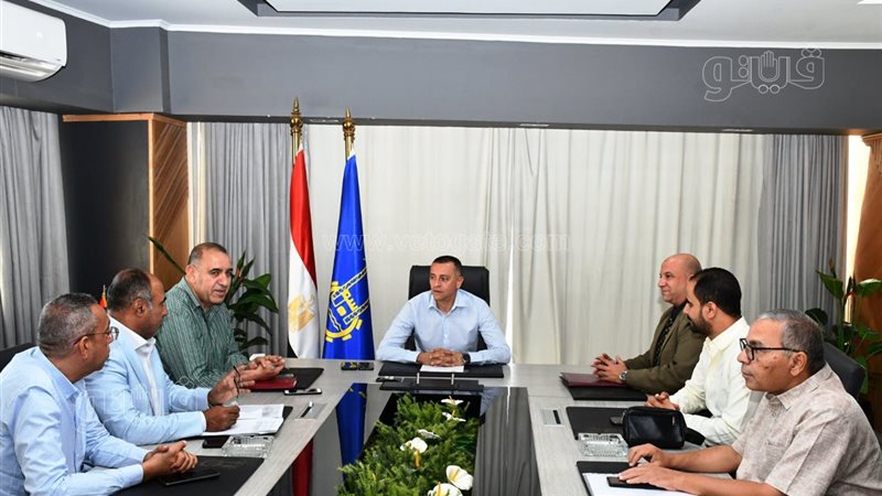 اجتماع محافظ أسوان