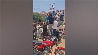 الدي جي والرقص يشعلان احتفالات طلاب الثانوية العامة بانتهاء ماراثون الامتحانات في بنها (فيديو)