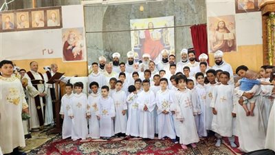 الأنبا ميخائيل يرسم شمامسة جدد للخدمة في إيبارشية حلوان
